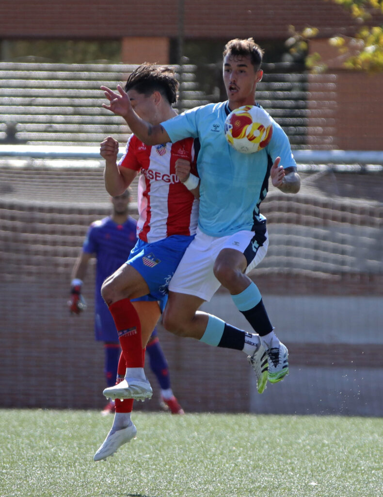 IMG_6582 | udlaspalmas.NET Las Palmas Atlético consiguió un valioso empate en su visita al Navalcarnero donde cosechó su tercera partido consecutivo con la portería a cero para sumar siete puntos de los últimos nueve posibles. Vea las fotos de Jorge Collado para udlaspalmas.NET.