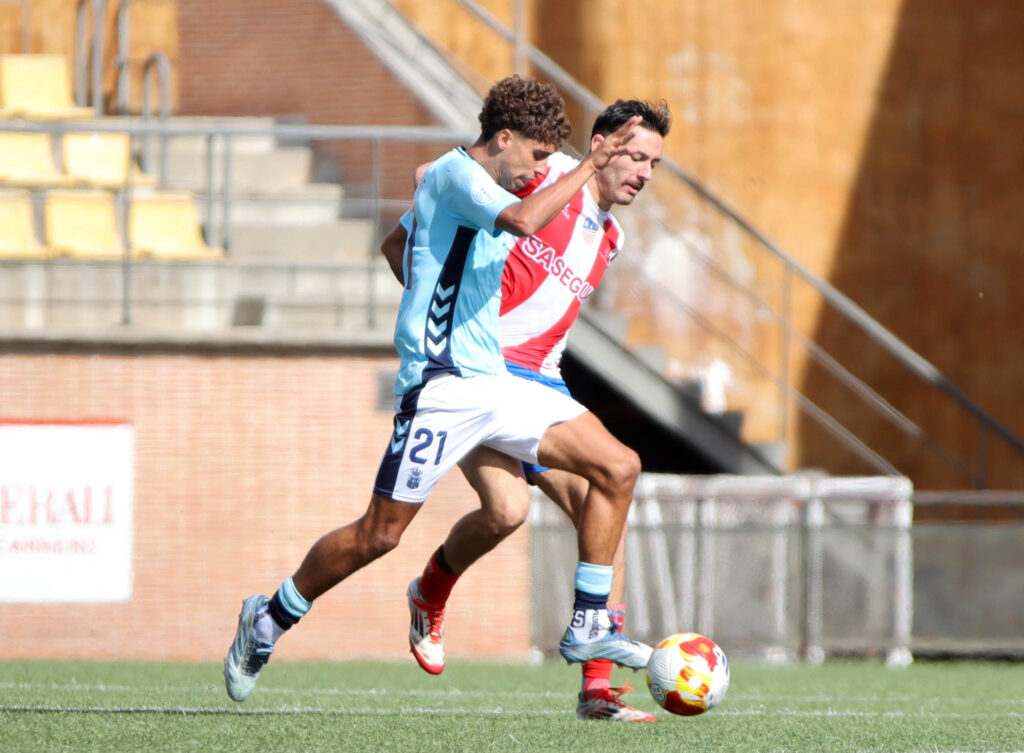 IMG_6896 | udlaspalmas.NET Las Palmas Atlético consiguió un valioso empate en su visita al Navalcarnero donde cosechó su tercera partido consecutivo con la portería a cero para sumar siete puntos de los últimos nueve posibles. Vea las fotos de Jorge Collado para udlaspalmas.NET.