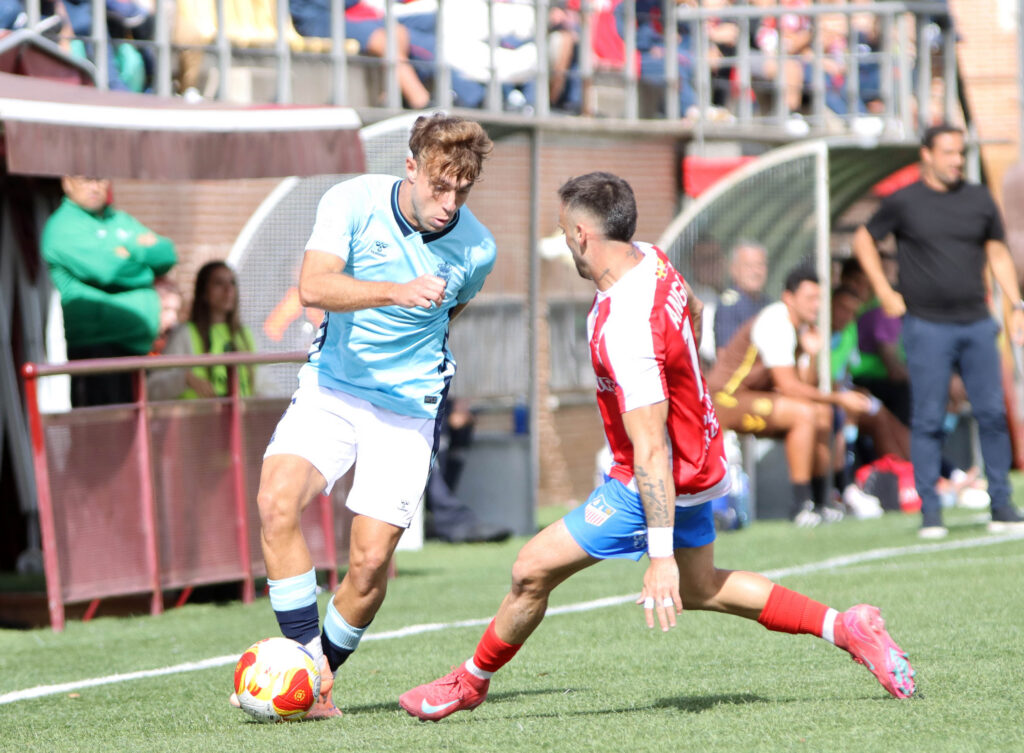 IMG_7239 | udlaspalmas.NET Las Palmas Atlético consiguió un valioso empate en su visita al Navalcarnero donde cosechó su tercera partido consecutivo con la portería a cero para sumar siete puntos de los últimos nueve posibles. Vea las fotos de Jorge Collado para udlaspalmas.NET.