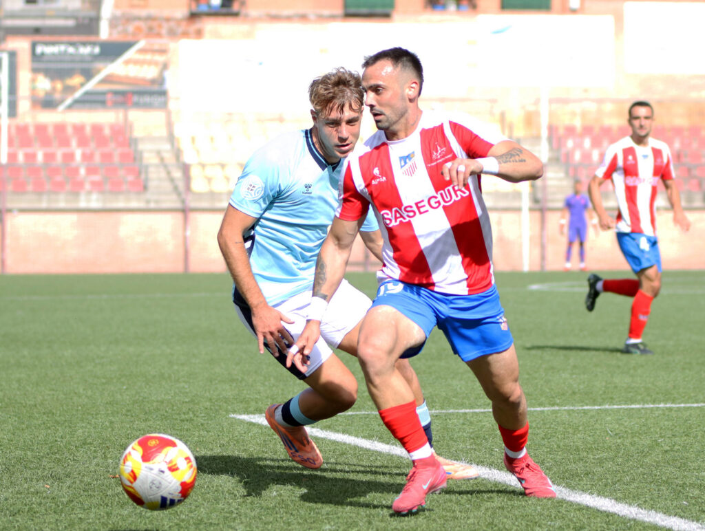 IMG_7254 | udlaspalmas.NET Las Palmas Atlético consiguió un valioso empate en su visita al Navalcarnero donde cosechó su tercera partido consecutivo con la portería a cero para sumar siete puntos de los últimos nueve posibles. Vea las fotos de Jorge Collado para udlaspalmas.NET.