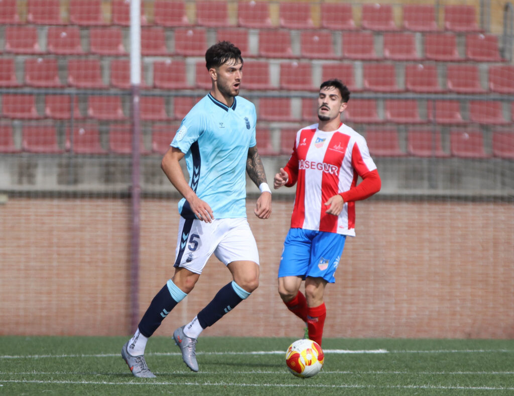 Valentino Raca, Navalcarnero | udlaspalmas.NET Las Palmas Atlético consiguió un valioso punto en Navalcarnero en un partido donde dispuso quizás de la ocasión más clara pero donde tuvo que resistir las embestidas del conjunto madrileño. El filial mantiene la portería a cero por tercer partido consecutivo. Valentino Raca debutó en Segunda Federación. Tres cambios realizó Raúl Martín respecto a la