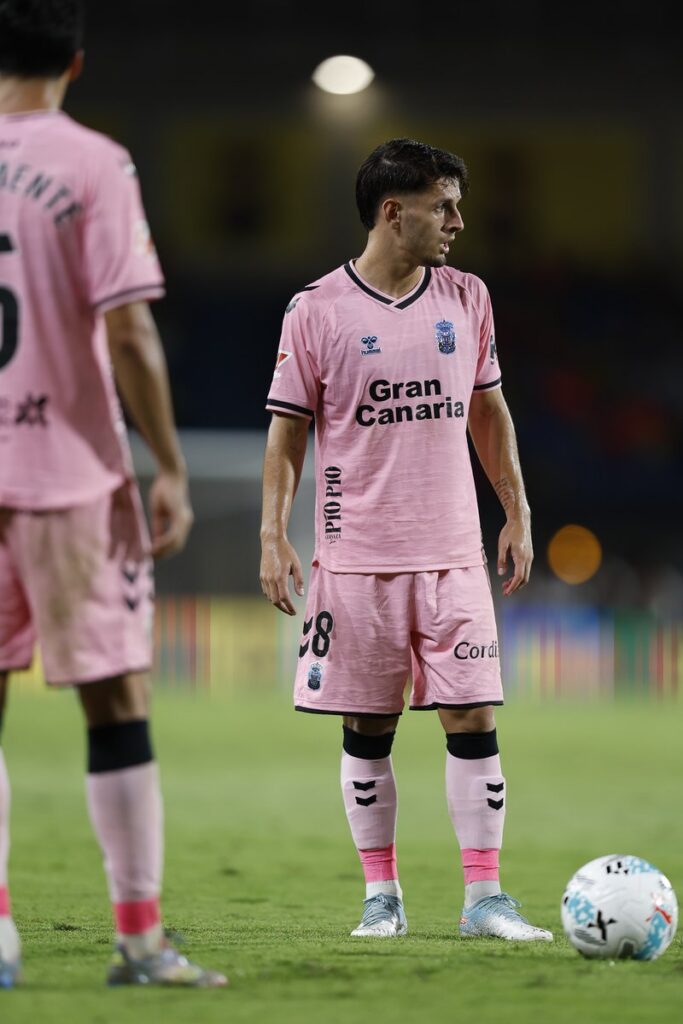 Iván Gil Eibar | udlaspalmas.NET El mediocentro de la Unión Deportiva Las Palmas reconoce encontrarse con mucha confianza y receta ir partido a partido más allá de lo que indique la tabla clasificatoria. La Unión Deportiva Las Palmas juega este viernes en Huesca: "Creo que nos espera un partido, como todos los de la categoría, muy complicado. Yo creo que