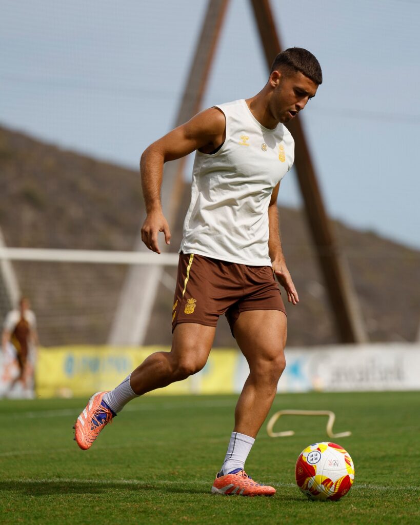 Juanma Herzog entrenamiento copa | udlaspalmas.NET La entidad grancanaria intentó sin éxito retransmitir el partido a través de sus canales oficiales, pero no pudo ser y lo narrará como hacen siempre a través de la voz de Ruymán Almeida en la radio. Se confirma el apagón televisivo para el primer partido de la Copa del Rey 2025-2026 para la Unión Deportiva