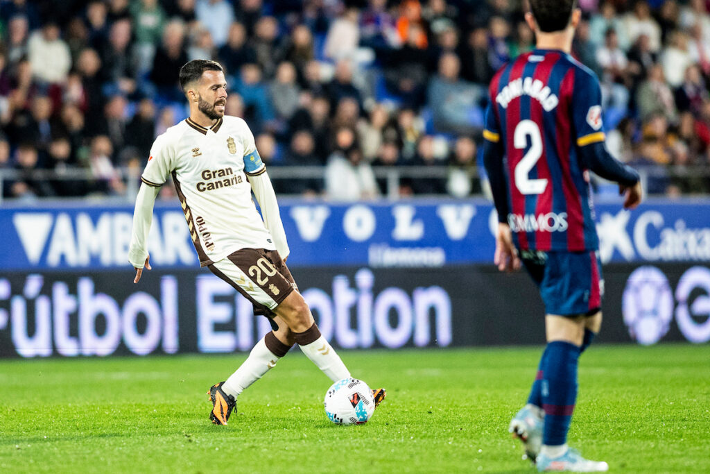 Kirian Rodríguez Huesca0 | udlaspalmas.NET La Unión Deportiva Las Palmas volvió a hacer un partido de menos a más. En una discreta primera parte, el Huesca se adelantó en los minutos finales. Ya en la segunda parte, Miloš Luković impartió justicia con un golazo que suma un punto más para el representativo, que sigue sumando y anclado en la zona