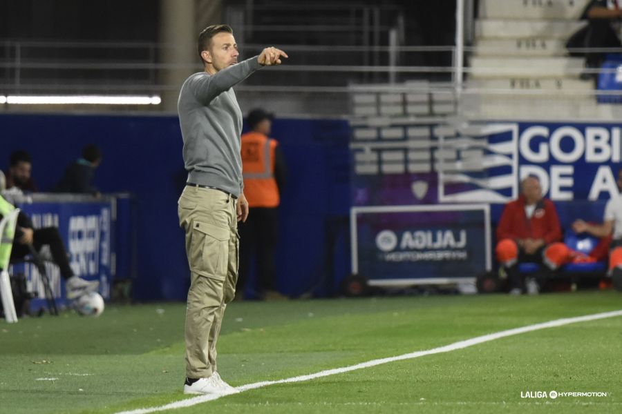 Luis García Huesca0 | udlaspalmas.NET El entrenador de la Unión Deportiva Las Palmas también dio mucho valor al punto conseguido este viernes en El Alcoraz, donde además recalcó que el gol rival tuvo que ser mejor defendido. La Unión Deportiva sigue sumando a domicilio. Este viernes, empate en Huesca: "El primer tiempo no hemos salido demasiado bien, ellos nos concedían