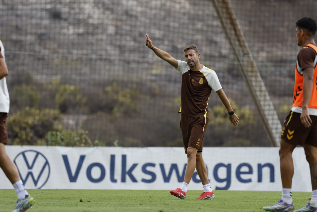 Luis García entrenamiento | udlaspalmas.NET