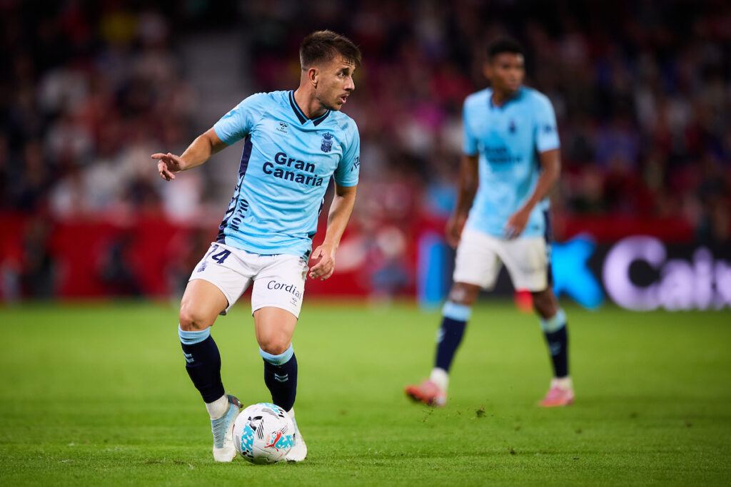 Manu Fuster Granada | udlaspalmas.NET El de Manises, que está inmerso en su segunda temporada de amarillo, ya acumula cinco asistencias y un gol en LaLiga además de otra asistencia en la Copa del Rey. Manu Fuster puso rumbo a la Unión Deportiva Las Palmas en el verano de 2024 como uno de los jugadores más desequilibrante de la categoría