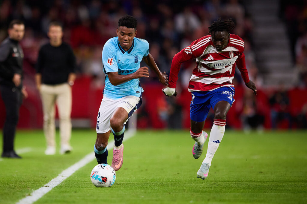 Marvin Park Granada | udlaspalmas.NET El conjunto grancanario estrenó este sábado su quinta equipación de la temporada, un equipaje especial para la jornada 'retro' promovida por LaLiga y que no dio 'suerte' en La Rosaleda. Por primera vez en la historia, la Unión Deportiva Las Palmas ha hecho uso de una quinta equipación durante una temporada. Tras volver a recuperar