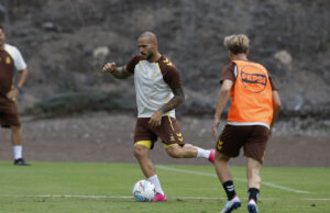 Sandro Ramírez ya entrena con el grupo tres meses después
