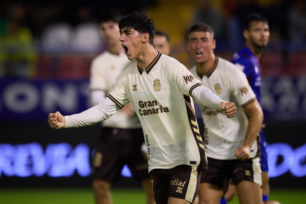 Valentín Pezzolesi Extremadura | udlaspalmas.NET La Unión Deportiva Las Palmas pagó excesivamente caro los golpes sufridos por parte del Extremadura, a los cuales no fue capaz de reaccionar. Las Palmas dice adiós a la Copa del Rey en la primera eliminatoria y con un resultado más abultado de lo visto en el terreno de juego. José Antonio Caro falló en