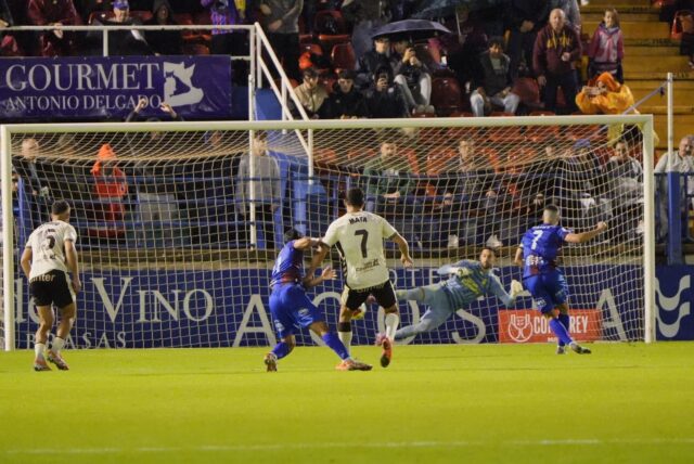 b591771c-3cf6-4777-ba5a-7001a75627be_source-aspect-ratio_default_0