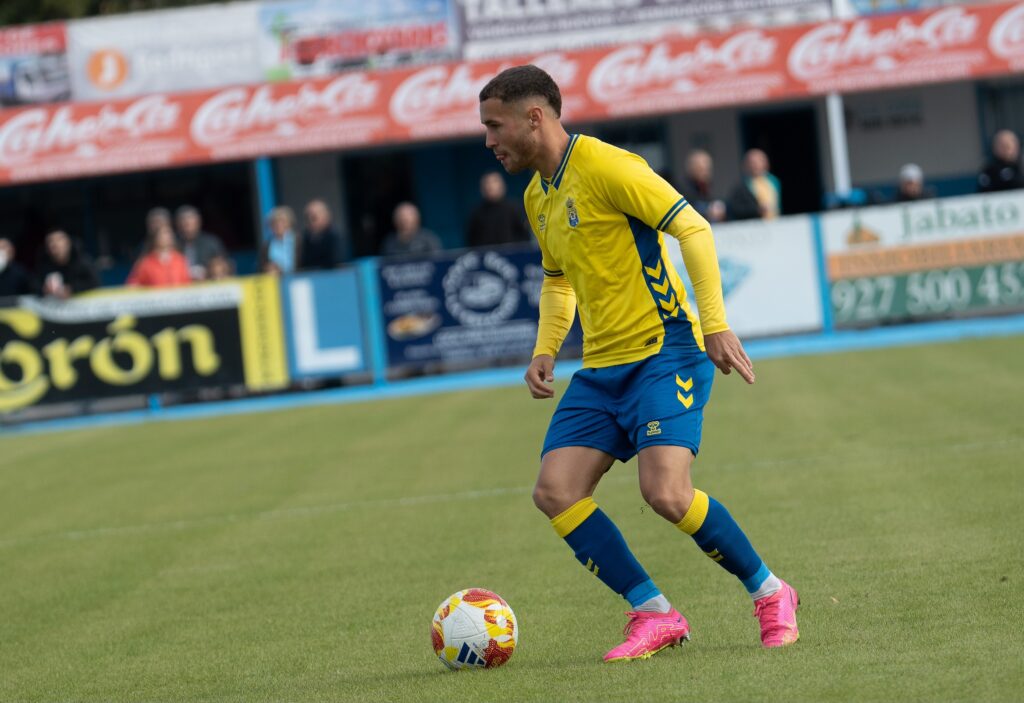 Las Palmas Atlético perdió este domingo en su visita al Coria a pesar de jugar gran parte del partido con superioridad numérica. Vea las mejores fotos de la visita amarilla a Coria.