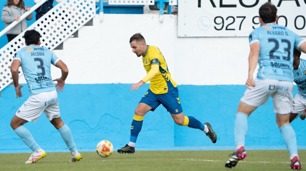 Las Palmas Atlético perdió este domingo en su visita al Coria a pesar de jugar gran parte del partido con superioridad numérica. Vea las mejores fotos de la visita amarilla a Coria.