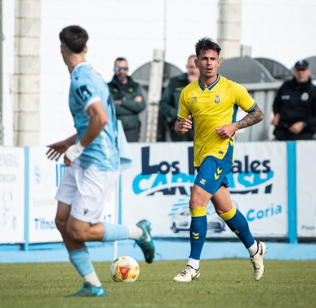 Las Palmas Atlético perdió este domingo en su visita al Coria a pesar de jugar gran parte del partido con superioridad numérica. Vea las mejores fotos de la visita amarilla a Coria.