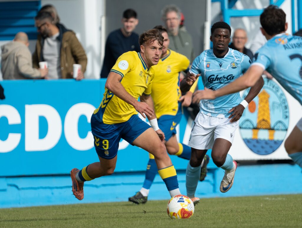 Las Palmas Atlético perdió este domingo en su visita al Coria a pesar de jugar gran parte del partido con superioridad numérica. Vea las mejores fotos de la visita amarilla a Coria.