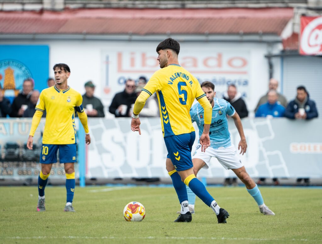 Las Palmas Atlético perdió este domingo en su visita al Coria a pesar de jugar gran parte del partido con superioridad numérica. Vea las mejores fotos de la visita amarilla a Coria.