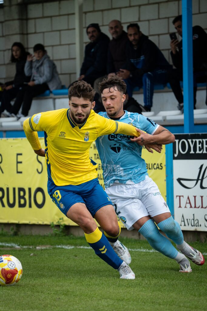 Las Palmas Atlético perdió este domingo en su visita al Coria a pesar de jugar gran parte del partido con superioridad numérica. Vea las mejores fotos de la visita amarilla a Coria.
