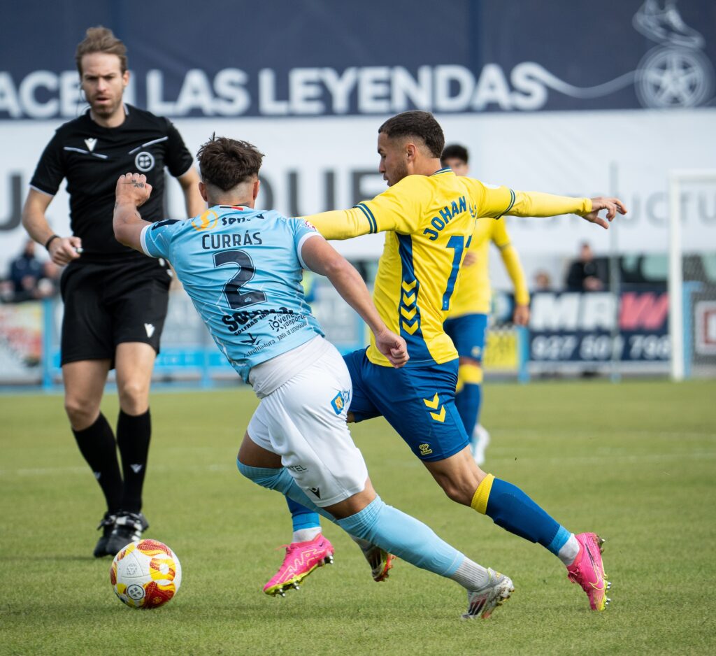 Las Palmas Atlético perdió este domingo en su visita al Coria a pesar de jugar gran parte del partido con superioridad numérica. Vea las mejores fotos de la visita amarilla a Coria.