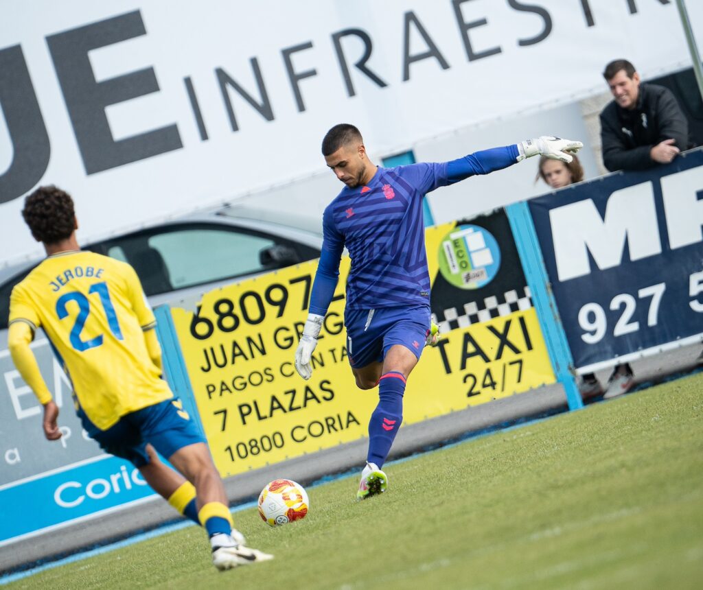 Las Palmas Atlético perdió este domingo en su visita al Coria a pesar de jugar gran parte del partido con superioridad numérica. Vea las mejores fotos de la visita amarilla a Coria.