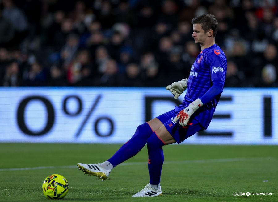 Dinko Horkas Castellón0 | udlaspalmas.NET El cancerbero croata de la Unión Deportiva Las Palmas sostuvo al conjunto grancanario hasta los minutos finales del encuentro. Fue clave para llegar empatados al descanso. Primera derrota a domicilio de la Unión Deportiva Las Palmas en la presente liga y aún así el mejor jugador del conjunto grancanario ha sido el portero, síntoma de