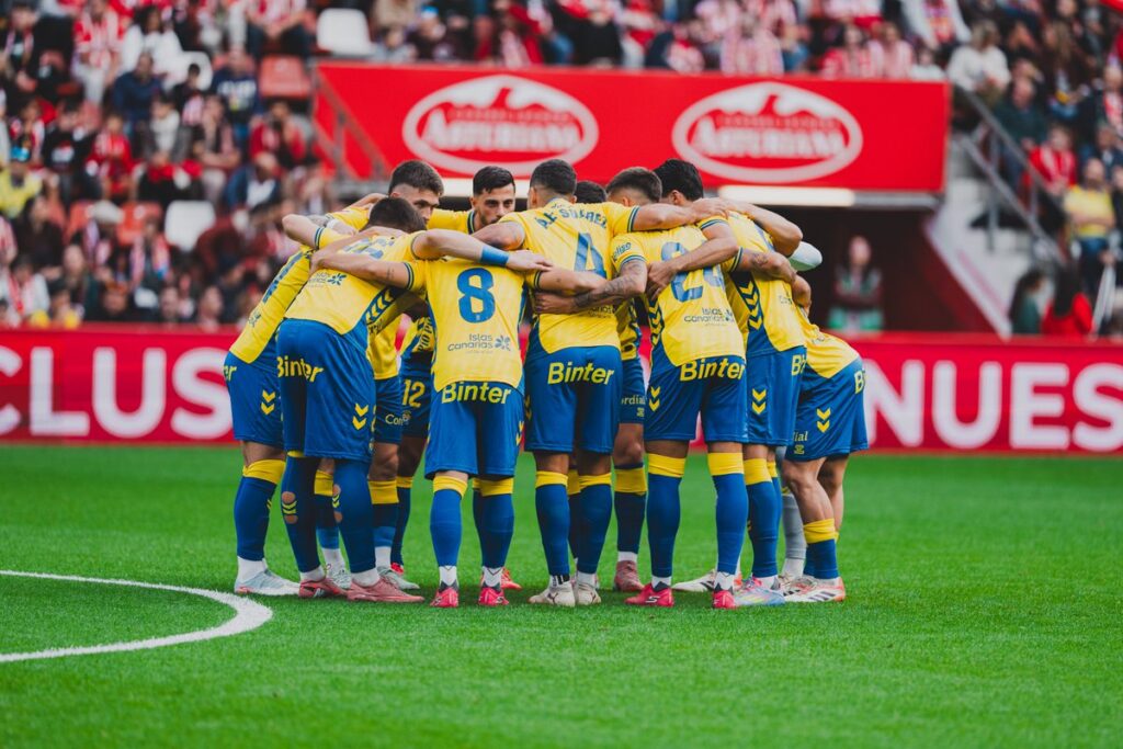 Grupo Sporting | udlaspalmas.NET Desde que la categoría de plata del fútbol español está compuesta por 22 equipos, únicamente la Unión Deportiva de Paco Herrera suma más puntos que la actual Unión Deportiva de Luis García. De poco sirven las estadísticas y las comparaciones en la jornada 15 o en cualquier jornada durante una temporada. Las temporadas no son