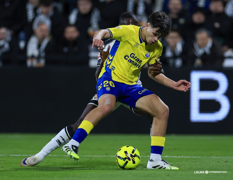 El de Candelaria se desplazó el viernes junto a sus compañeros pero regresó antes de tiempo a Gran Canaria por un proceso vírico. Iñaki González viajó de 'urgencia' y además tuvo minutos. Si pasan cosas extrañas en el mundo del fútbol, normalmente alguna de esas cosas raras le ocurre a la Unión Deportiva Las Palmas.