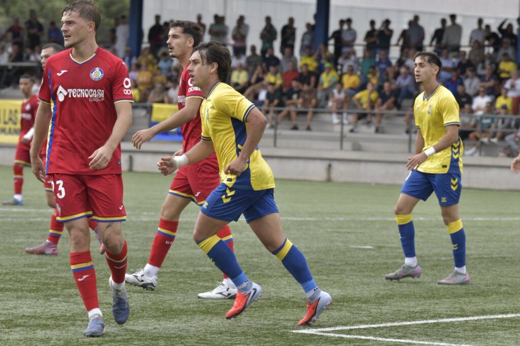 Javi Martínez Getafe B | udlaspalmas.NET Las Palmas Atlético culminó una espectacular remontada ante el líder de la Segunda Federación en un partido donde fue de menos a más para acabar con un Getafe B que se desgastó ante un fútbol efectivo del filial amarillo. Sergio Rivarés, Kirian Ramírez e Iván Medina, autores de los goles. Las Palmas Atlético, que acabó