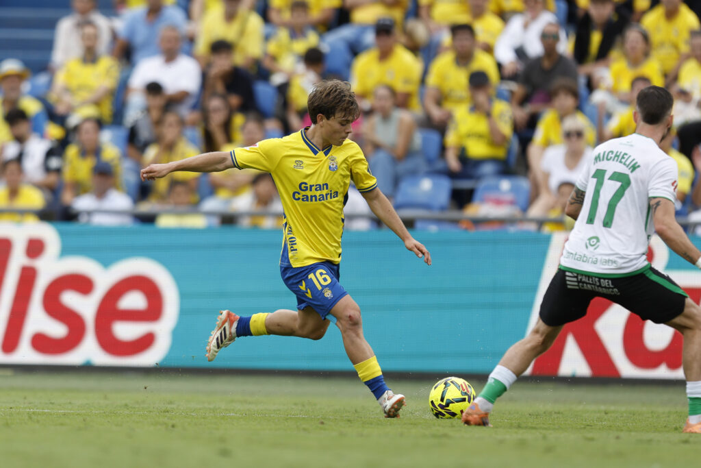 El mediocentro italiano de la Unión Deportiva Las Palmas está nominado a mejor jugador del mes de noviembre, un mes donde ha liderado el buen momento del representativo. Lejos de los focos mediáticos que dan los goles o las asistencias, la Unión Deportiva Las Palmas tiene una perla que sigue brillando con luz propia en
