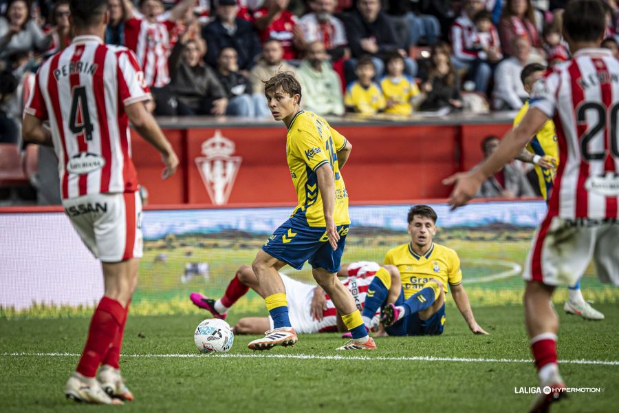 El mediocentro italiano de la Unión Deportiva Las Palmas está nominado a mejor jugador del mes de noviembre, un mes donde ha liderado el buen momento del representativo. Lejos de los focos mediáticos que dan los goles o las asistencias, la Unión Deportiva Las Palmas tiene una perla que sigue brillando con luz propia en