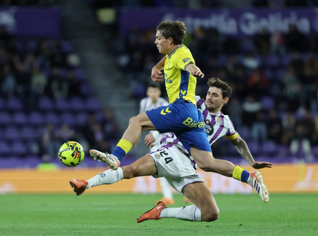 El mediocentro italiano de la Unión Deportiva Las Palmas está nominado a mejor jugador del mes de noviembre, un mes donde ha liderado el buen momento del representativo. Lejos de los focos mediáticos que dan los goles o las asistencias, la Unión Deportiva Las Palmas tiene una perla que sigue brillando con luz propia en