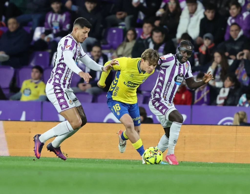 El mediocentro italiano de la Unión Deportiva Las Palmas está nominado a mejor jugador del mes de noviembre, un mes donde ha liderado el buen momento del representativo. Lejos de los focos mediáticos que dan los goles o las asistencias, la Unión Deportiva Las Palmas tiene una perla que sigue brillando con luz propia en