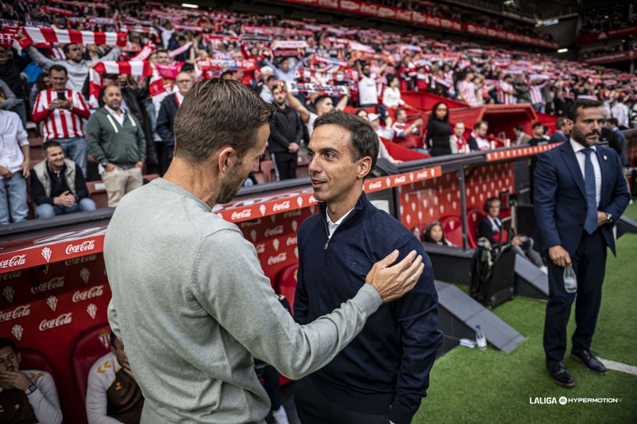 El entrenador de la Unión Deportiva Las Palmas elogió el trabajo de su equipo y considera que el equipo grancanario mereció llevarse los tres puntos de El Molinón. Además, agradeció la presencia del VAR. La Unión Deportiva Las Palmas consiguió un punto en El Molinón pero dio sensación de haber dejado escapar una buena oportunidad