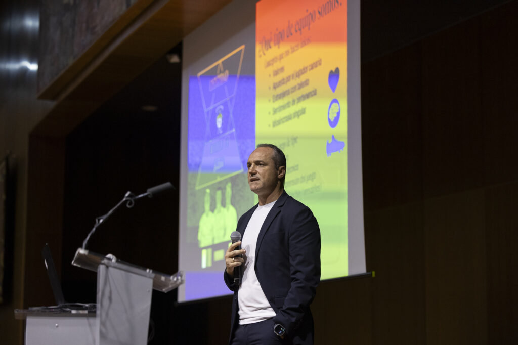 Luis Helguera | udlaspalmas.NET Luis García, entrenador de la Unión Deportiva Las Palmas, destacó la importancia del mercado de invierno ya que la gestión de la plantilla se complica según van pasando las semanas. Queda menos de un mes para el comienzo del mercado de invierno y la Unión Deportiva Las Palmas hará movimientos. Miguel Ángel Ramírez ya lo