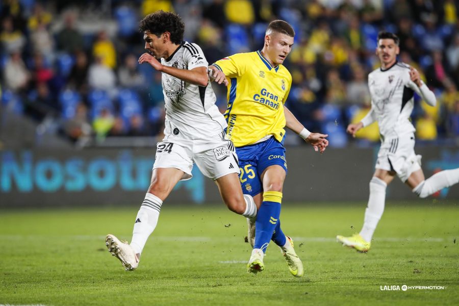 Informa Ángel García, de Cazurreando.com, que el conjunto de Vitoria estaría actualmente interesado en la situación del delantero serbio, que podría terminar su cesión en Las Palmas antes de tiempo. Aún queda poco más de una semana para que acabe el mercado de invierno en la Unión Deportiva Las Palmas y todo está por escribir.