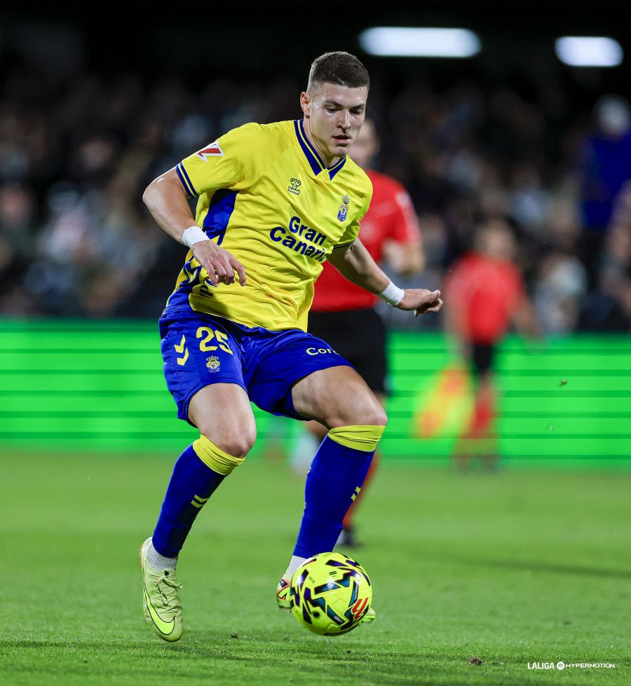 El presidente de la Unión Deportiva Las Palmas no arrojó luz sobre la situación personal de Miloš Luković, el cual podría salir del conjunto grancanario a pesar de estar cedido y ser uno de los máximos goleadores. Cedido por el Estrasburgo, indiscutible hasta mediados de diciembre y uno de los máximos goleadores del equipo, el