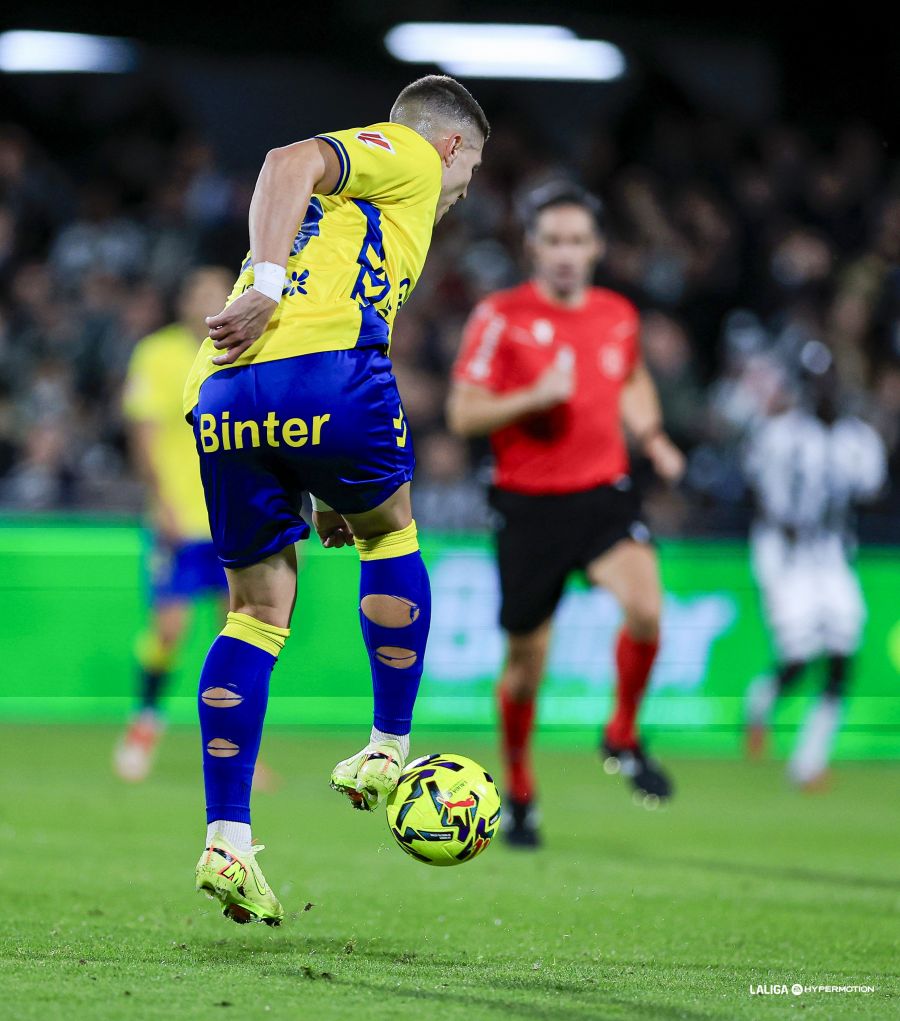 Lukovic Castellón0 | udlaspalmas.NET El Racing de Santander y el Deportivo amenazan con escaparse rumbo a Primera División y es que desde la décimo sexta jornada de la temporada 2020-2021, ningún segundo clasificado tenía tantos puntos. Con 29 puntos en el casillero, a la Unión Deportiva Las Palmas - y también al Almería - no les da para estar