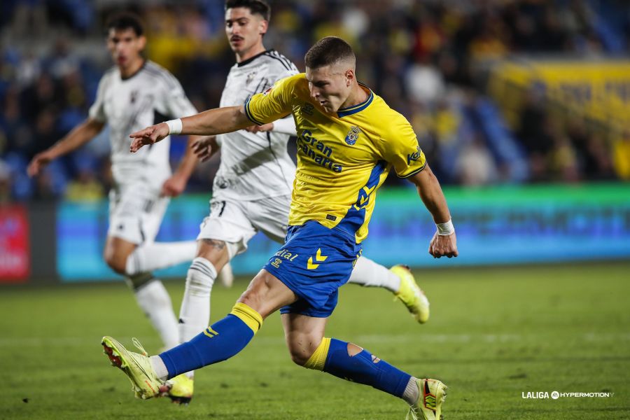 Los equipos de la zona más alta de la clasificación no fallaron en una nueva jornada liguera y Las Palmas se mantiene en la tercera posición clasificatoria por el golaverage general. Los cuatro primeros clasificados de LaLiga Hypermotion no fallaron en una nueva jornada dentro de la categoría de plata del fútbol español. El Deportivo