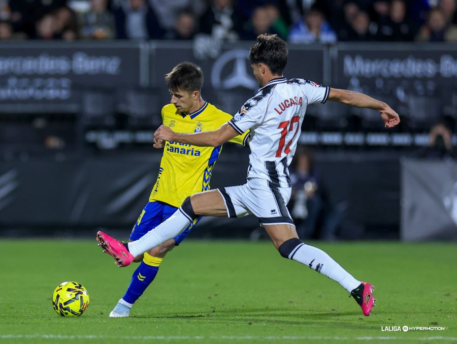 Manu Fuster Castellón0 | udlaspalmas.NET El Racing de Santander y el Deportivo amenazan con escaparse rumbo a Primera División y es que desde la décimo sexta jornada de la temporada 2020-2021, ningún segundo clasificado tenía tantos puntos. Con 29 puntos en el casillero, a la Unión Deportiva Las Palmas - y también al Almería - no les da para estar