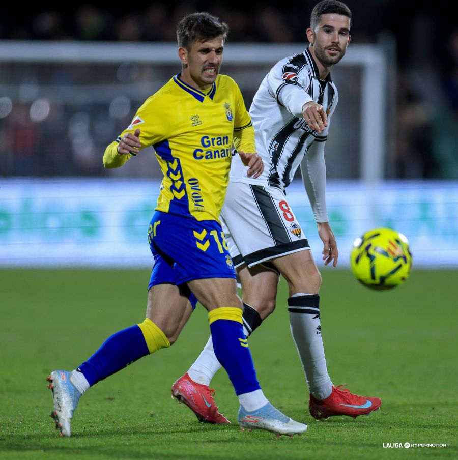 Los jugadores de la Unión Deportiva Las Palmas se mostraron disgustados tras sufrir la primera derrota de la temporada lejos del Estadio de Gran Canaria. Los pupilos de Luis García ya piensan en retornar a la senda de los tres puntos contra el Mirandés. Enrique Clemente, titular una vez más, reconoce que "sabíamos que aquí