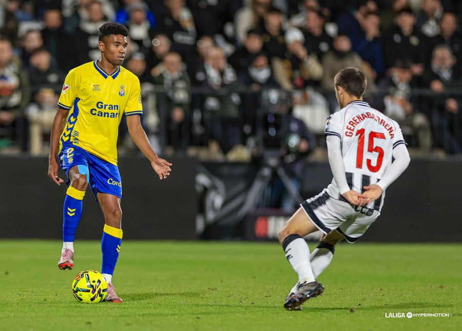 Marvin Park Castellón | udlaspalmas.NET El conjunto grancanario sufrió su primera derrota de la temporada lejos del Estadio de Gran Canaria en uno de sus peores partidos de la temporada. Sin brillantez ofensiva, el representativo aspiraba al empate, pero el Castellón ajustició el mal partido de los amarillos. Dinko Horkaš salvó al conjunto grancanario en la primera parte. Un único