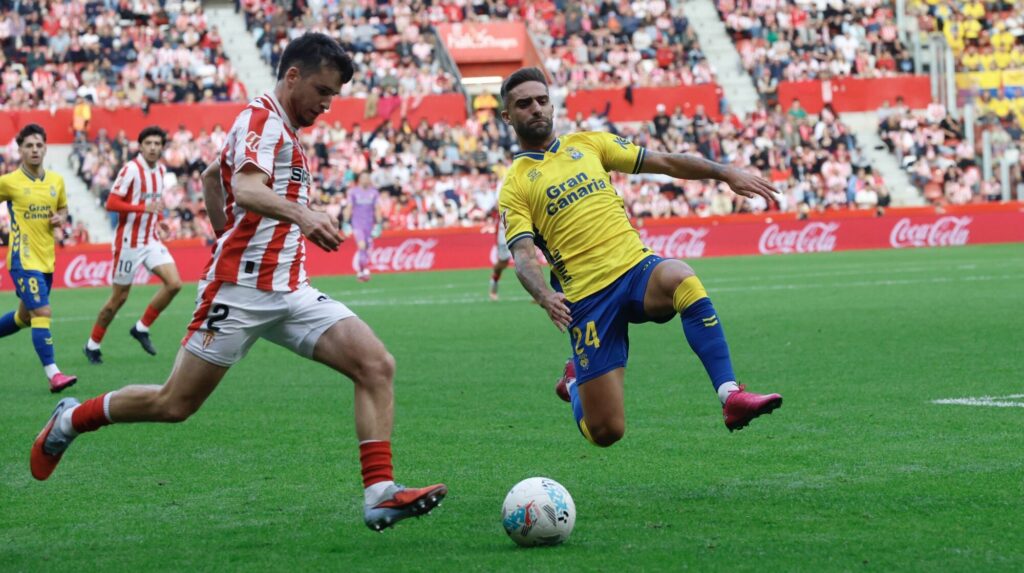 Pejiño Sporting0 | udlaspalmas.NET Cuando no puedes ganar, evidentemente es mucho mejor no perder, pero la Unión Deportiva dio la sensación en El Molinón de haber desaprovechado una magnífica ocasión para ganar al Sporting más débil de las últimas semanas. Miloš Luković tuvo las dos mejores ocasiones, en una de ellas, disparó al palo. Quinta jornada consecutiva puntuando. Tres