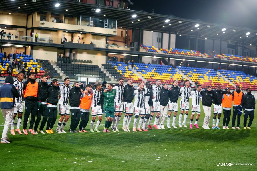 c25978dc9b995e058cb57b5de8c9cc77 | udlaspalmas.NET Ambos equipos llegan a la cita de este domingo sin perder en el mes de noviembre. El Castellón suma cuatro partidos sin perder mientras que Las Palmas ya acumula ocho partidos sin perder. Este domingo en Castalia se dan cita dos de los mejores equipos de este mes de noviembre que terminará para ambos equipos