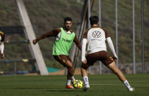 Álex Suárez, principal opción para el lateral diestro contra el Córdoba