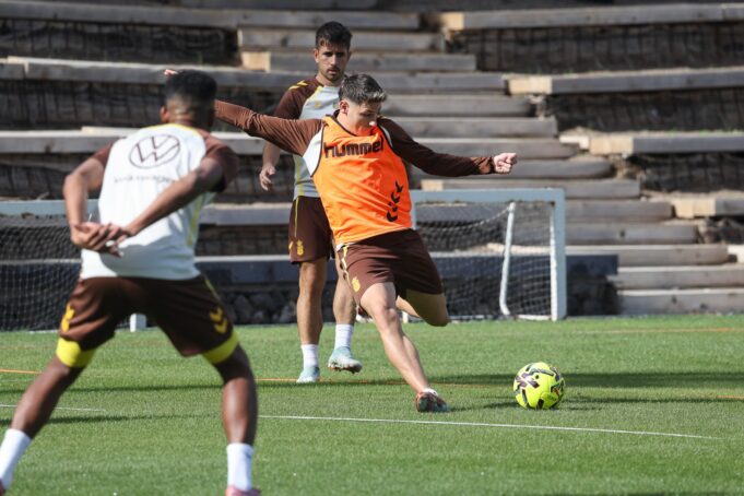 Cristian Gutiérrez, llamado a reivindicarse en el lateral zurdo