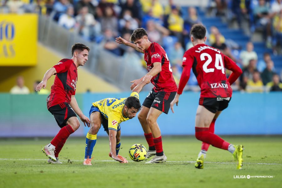 Enzo Loiodice Mirandés0 | udlaspalmas.NET El conjunto grancanario sumó un empate que a priori no es un buen resultado pero que puede ser importante con el paso de los partidos y más tras haber disputado más de cincuenta minutos con un jugador menos por la expulsión de Dinko Horkaš. Las Palmas apenas apareció en la segunda parte, donde se decantó