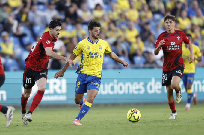 Las Palmas se queda ‘rezagada’ en el tren del ascenso directo
