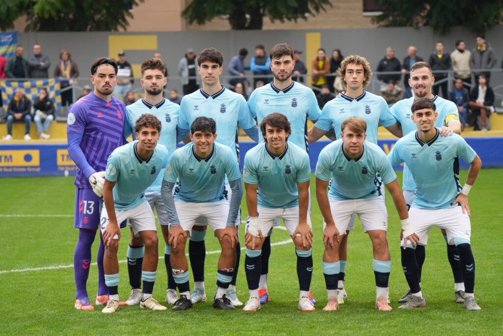 Las Palmas Atlético no pudo puntuar en su visita al Orihuela en Alicante a pesar de los dos goles de Elías Romero. Vea las mejores fotos de Cris Ripoll para udlaspalmas.NET.