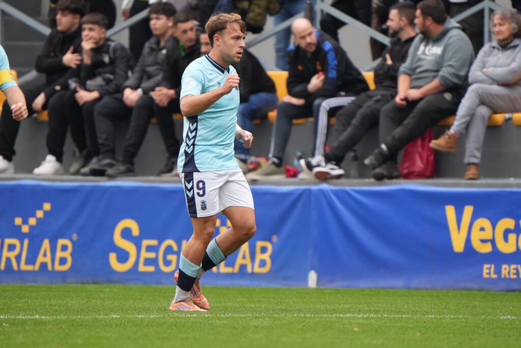Elías Romero, gol, Orihuela | udlaspalmas.NET A pesar de un doblete de Elías Romero, Las Palmas Atlético sumó su cuarto partido consecutivo sin conocer la victoria. Pagó en exceso la efectividad del conjunto alicantino en un partido donde el filial amarillo mostró falta de solidez defensiva y que también tuvo efectividad de cara al gol gracias a Elías Romero. Dos cambios
