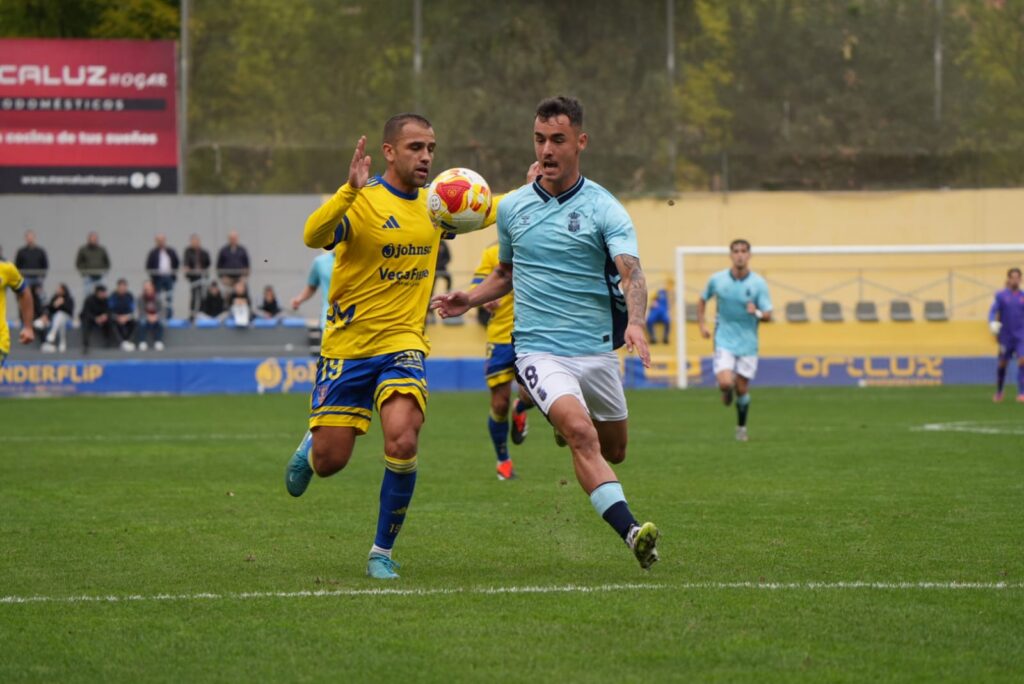 Kirian Ramírez, Orihuela | udlaspalmas.NET A pesar de un doblete de Elías Romero, Las Palmas Atlético sumó su cuarto partido consecutivo sin conocer la victoria. Pagó en exceso la efectividad del conjunto alicantino en un partido donde el filial amarillo mostró falta de solidez defensiva y que también tuvo efectividad de cara al gol gracias a Elías Romero. Dos cambios