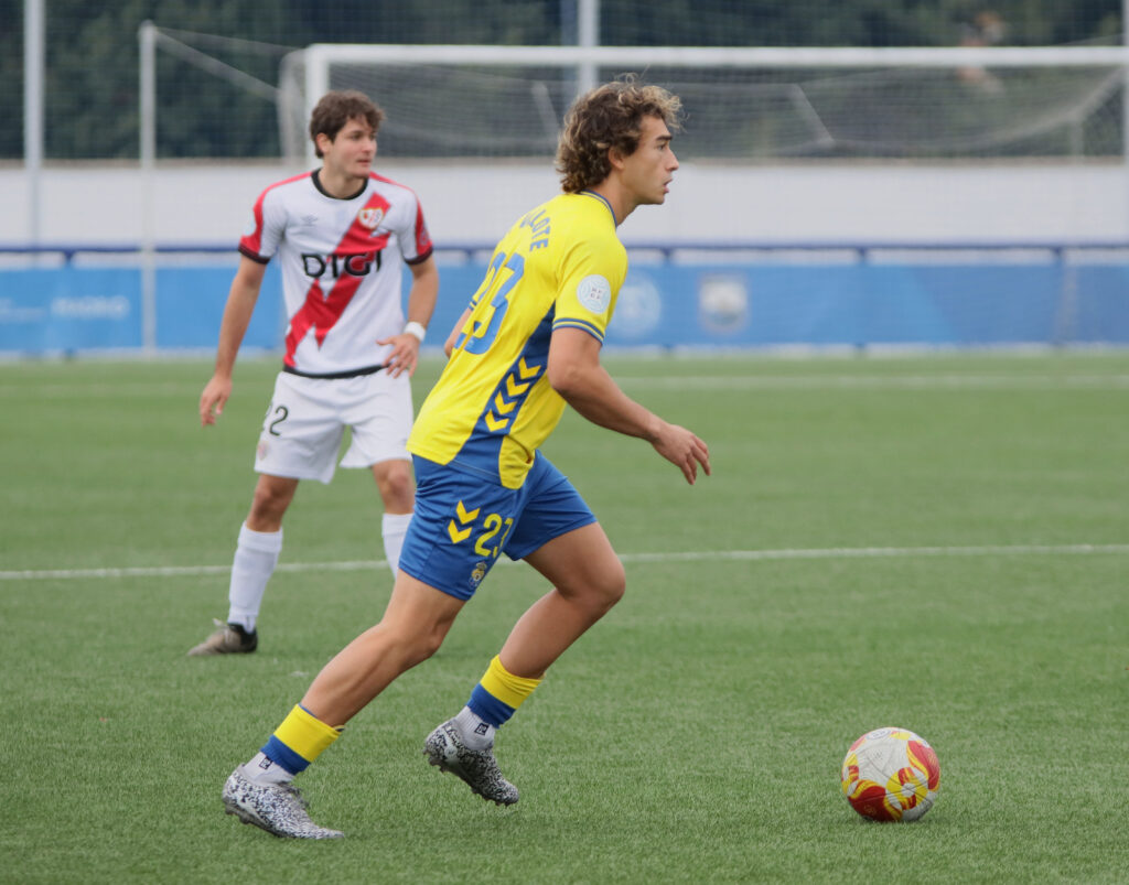 El conjunto grancanario cayó duramente derrotado este domingo contra el Rayo Vallecano B en el resultado más abultado de la temporada. Vea las fotos de Jorge Collado para udlaspalmas.NET.